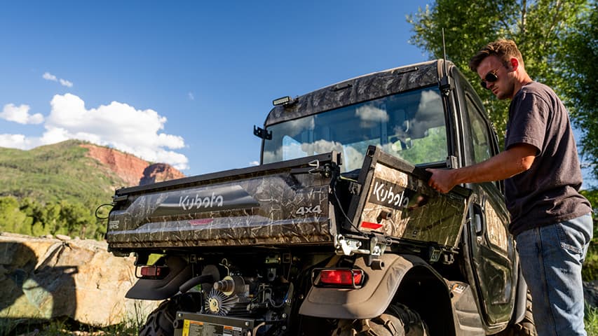 Easy access driver’s seat cargo box lift